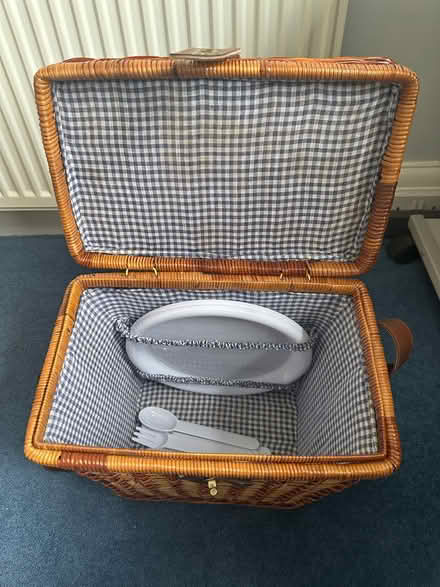 Photo of free Picnic Baskets (x2) and Travel Bag (Sheffield 11) #2