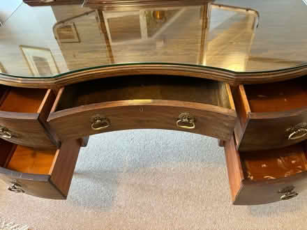 Photo of free Beautiful mahogany dressing table (Batchwood AL3) #3