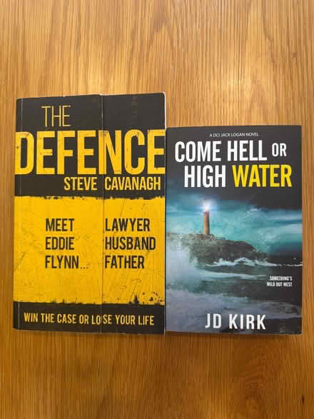 Photo of free Two crime fiction novels (Woodley RG5) #1