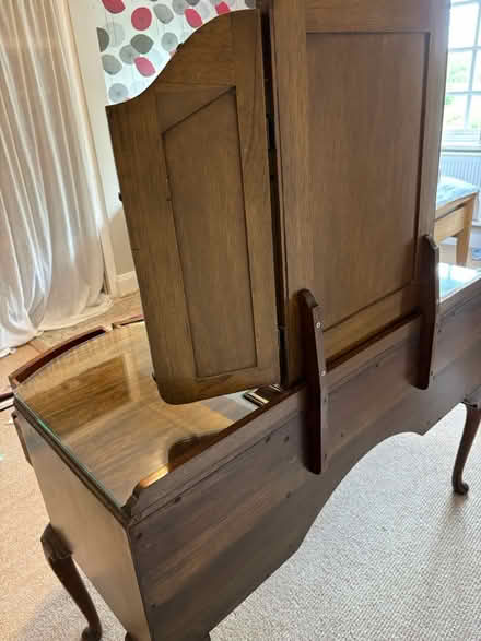 Photo of free Beautiful mahogany dressing table (Batchwood AL3) #2