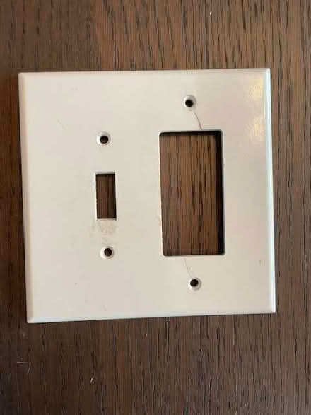Photo of free Light Switch & Outlet Plates (Van Ness/Forest Hills (DC)) #4