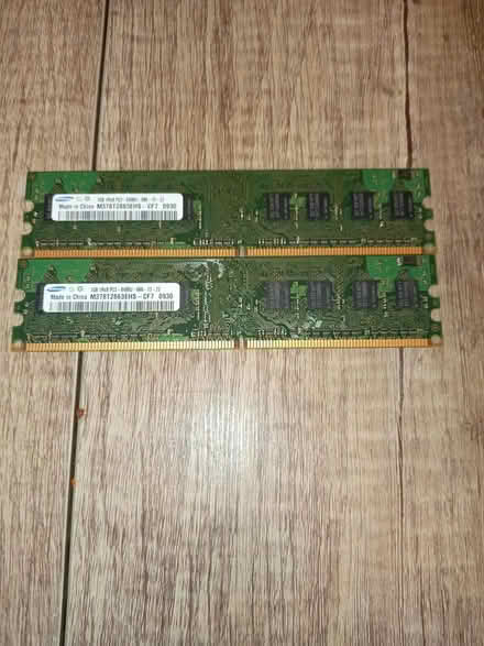 Photo of free Memory cards and a graphics card (Sw166hg) #3