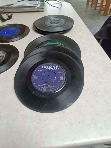 Photo of free Vinyl 45s from the 50s and 60s (Adeyfield HP2) #2