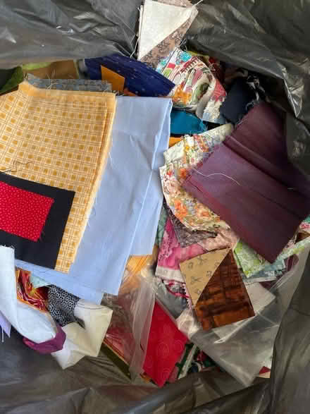 Photo of free Quilting Fabric scraps (GU51) #1