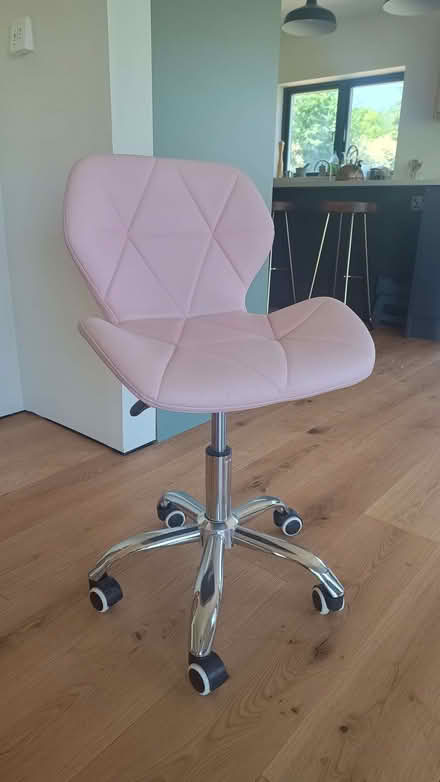 Photo of free Pink desk chair (Baunton GL7) #2