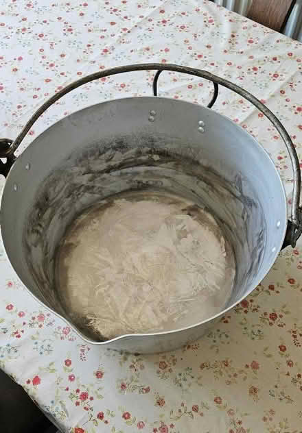 Photo of free Large aluminium pan (Chaddesden Wood DE21) #2