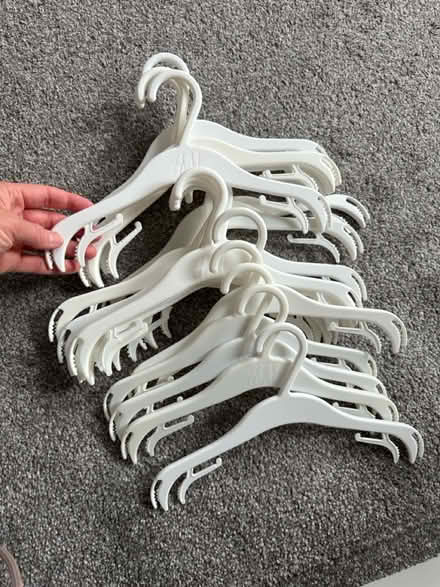 Photo of free H&m kids plastic hangers (Pinner HA5) #1