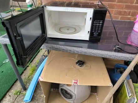 Photo of free Microwave (Hp52et) #2