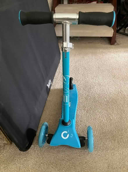 Photo of free Child’s scooter (Coulsdon, nr, train station) #2