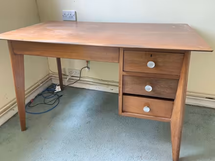 Photo of free Small,desk (Billingshurst) #1