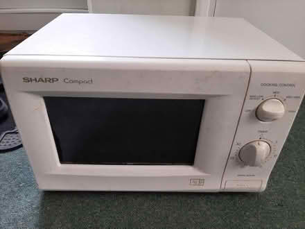 Photo of free Microwave (Chelsfield BR6 6EB) #1
