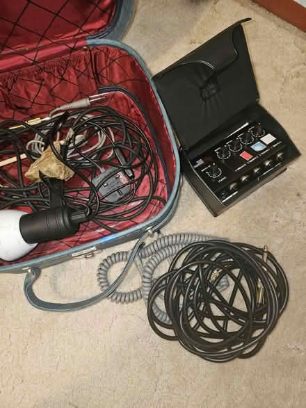Photo of free Microphone mixer + cables (GL4) #1