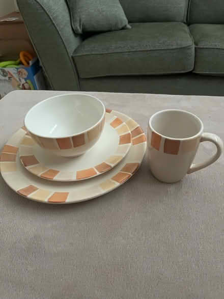 Photo of free Four piece dinner set (Eh54 9la) #1