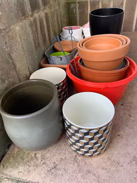 Photo of free Indoor plant pots (Bermondsey SE1 5HP) #3