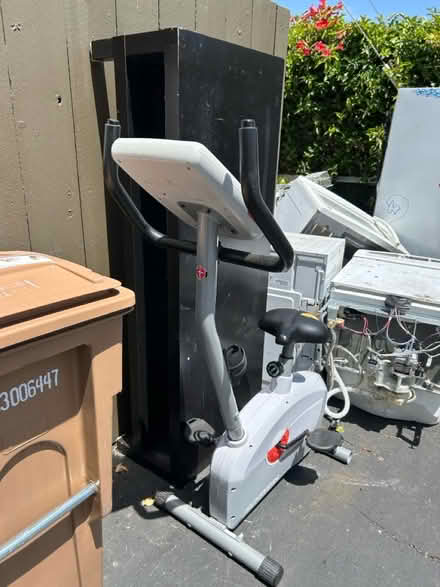 Photo of free Schwinn stationary exercise bicycle (Valencia Avenue, Sunnyvale) #4