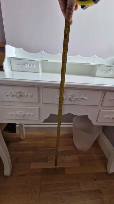 Photo of free White dressing table (HA0) #4