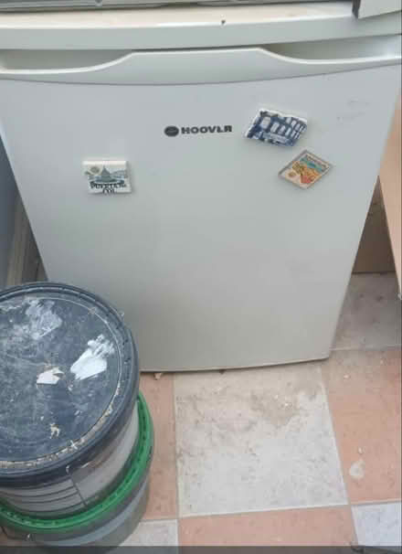 Photo of free Hoover under counter fridge (Purleyway croydon) #1