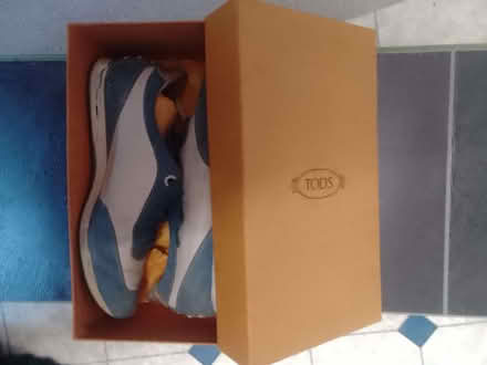 Photo of free tods genuine women's trainers size:6 (Askew Road W12) #3
