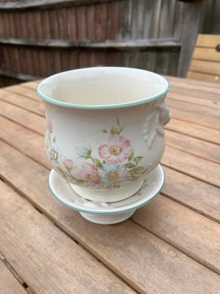 Photo of free China plant pot and stand (BS32) #1