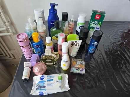 Photo of free mix of women and men toiletries (Swiss cottage NW3) #1