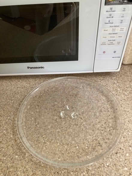 Photo of free glass plate (Wimbledon Village SW19) #1