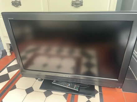 Photo of free Old style Sony TV (Dore S17) #1