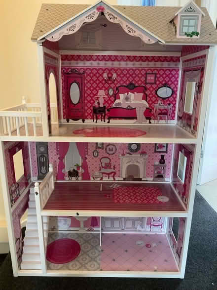Photo of free Three-storey dollhouse (Orpington BR6) #1
