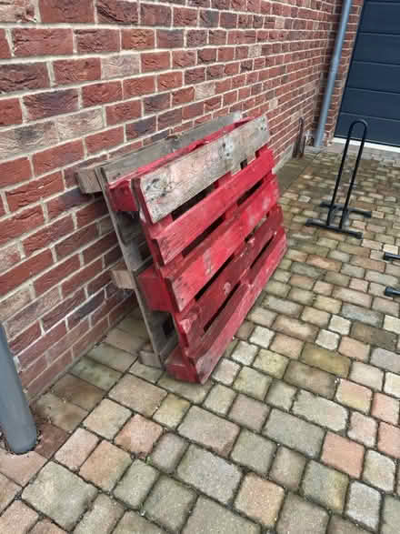 Photo of free 2 pallets (Yarnton) #1