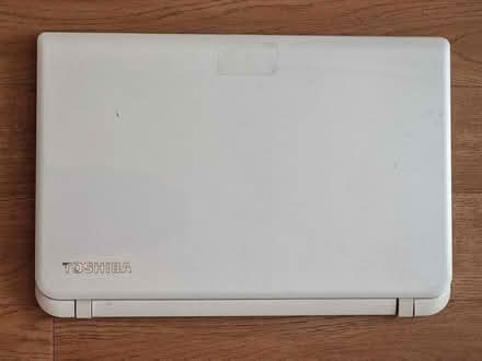 Photo of free 12 years old laptop, hinge issues (Romford, RM7) #1