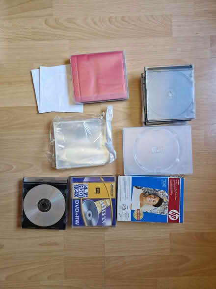 Photo of free CDs/DVDs, sleeves and photo paper (Roslin EH25) #1