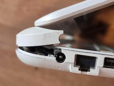 Photo of free 12 years old laptop, hinge issues (Romford, RM7) #4