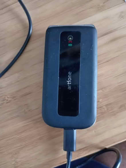 Photo of free Simple mobile flip-phone handset (Pooley Green TW20) #2