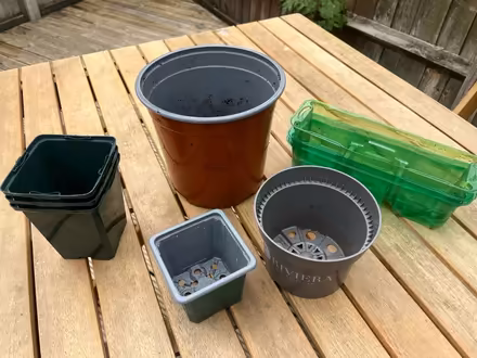 Photo of free Plastic plant pots (BS32) #2