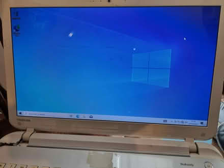 Photo of free 12 years old laptop, hinge issues (Romford, RM7) #3
