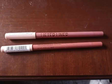 Photo of free 2 Maybelline lip lifter liner (Moldgreen HD5) #1