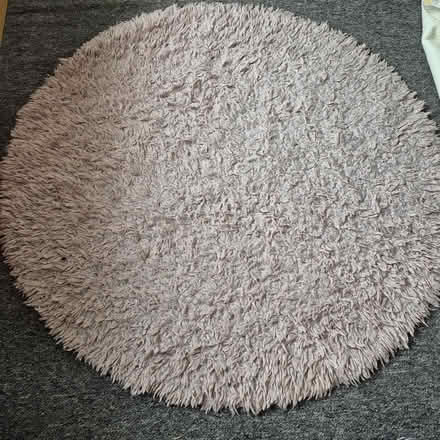 Photo of free Pink circular rug (Leigh Park PO9) #1