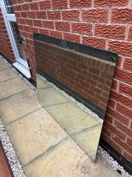 Photo of free Large mirror (Wigston LE18) #1