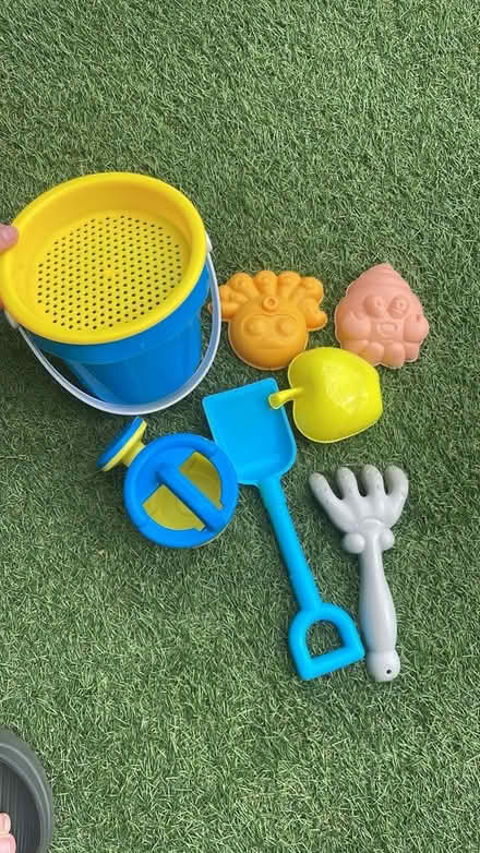 Photo of free sand bucket with shovel (en1) #1