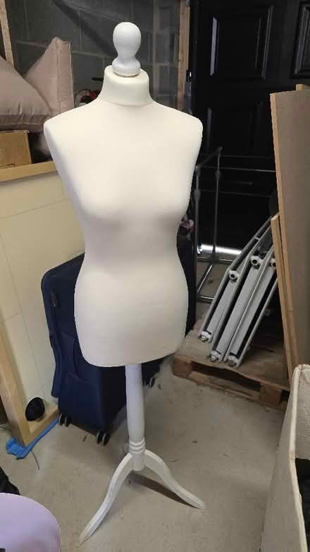 Photo of free White Female Tailors Mannequin Display (Aston S26) #1