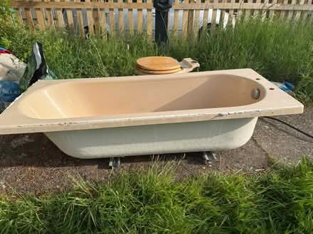 Photo of free Bathroom suite (Steyning BN44) #1