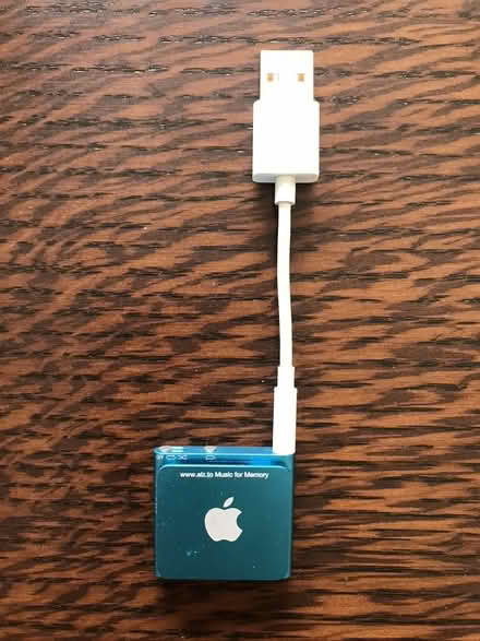 Photo of free Apple iPod Shuffle 2GB (Bloor/Brunswick area) #1