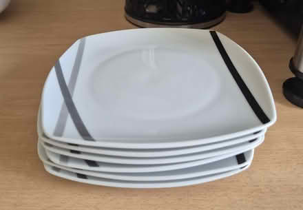 Photo of free 16 piece dinner set (Welling DA16) #3