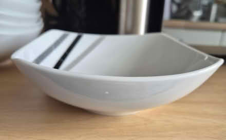 Photo of free 16 piece dinner set (Welling DA16) #2