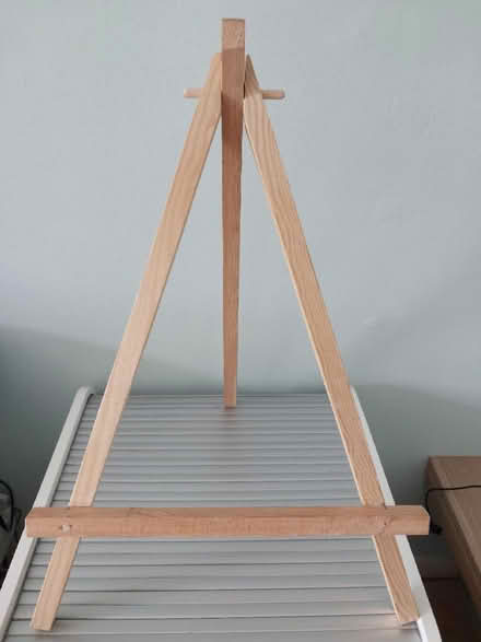 Photo of free Tabletop Easel (Ealing Pitshanger W5) #3