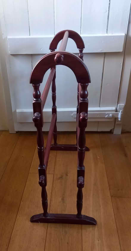 Photo of free Towel Stand/Rail (Parwich DE6) #2