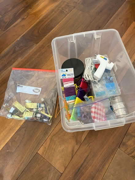 Photo of free Crafting/beading kit & old watercolour/acrylic paints (Walworth SE17) #1