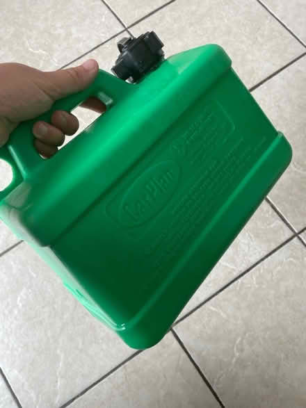 Photo of free Petrol can 5L (never used) (Mitcham CR4) #4
