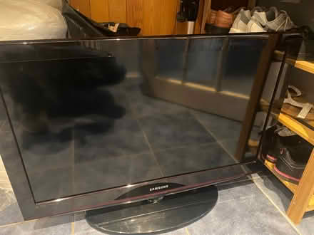 Photo of free Samsung 32”Tv (Easthampstead RG12) #1