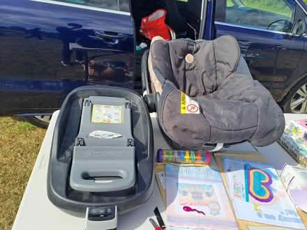 Photo of free Car seat with isofix base (S8 Lowedges) #1