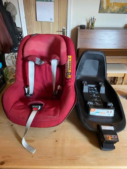 Photo of free Car seat with isofix fixings (S11 Greystones) #1